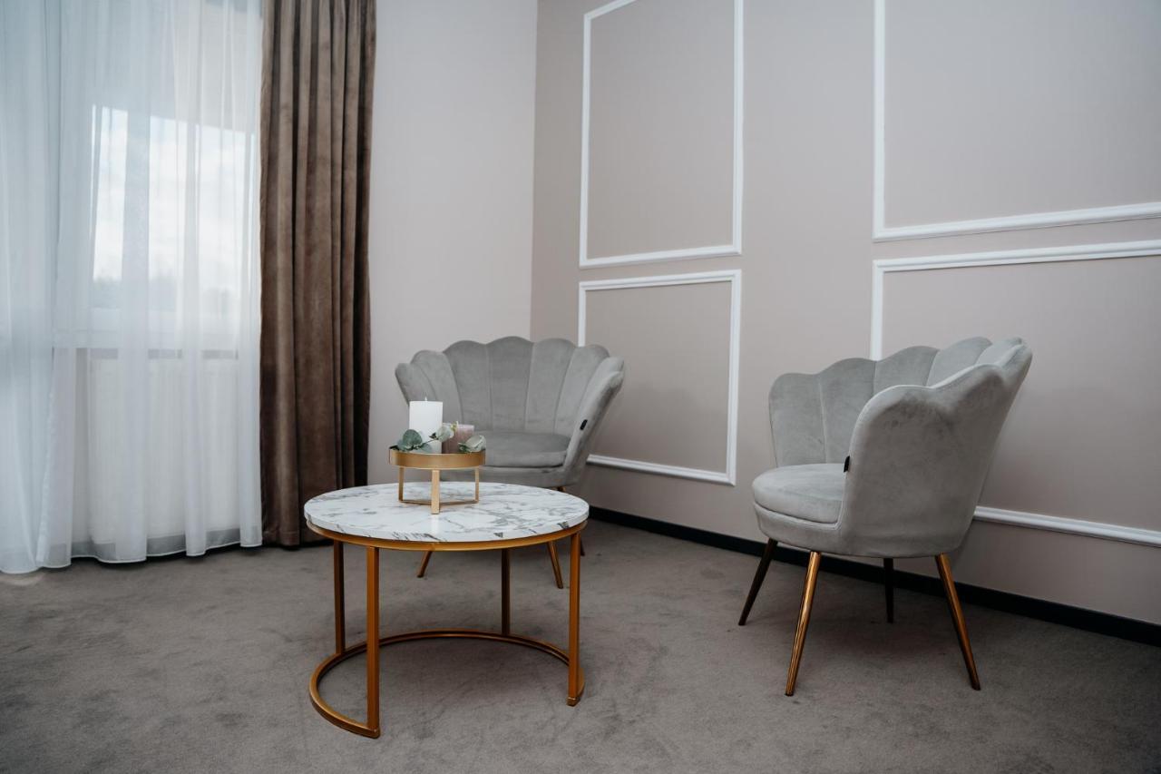 Hotel Resident Nowa Sarzyna Ngoại thất bức ảnh