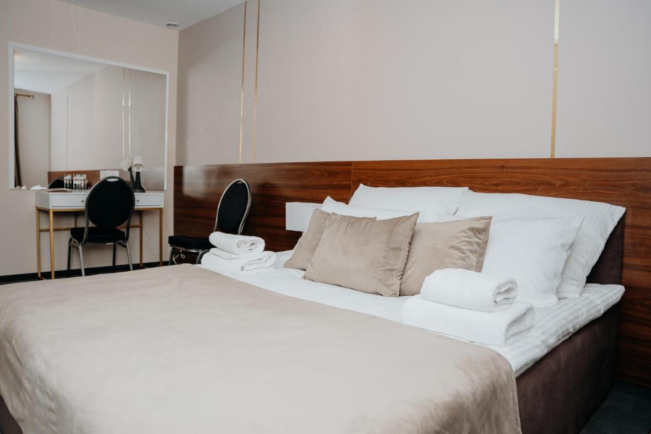 Hotel Resident Nowa Sarzyna Ngoại thất bức ảnh