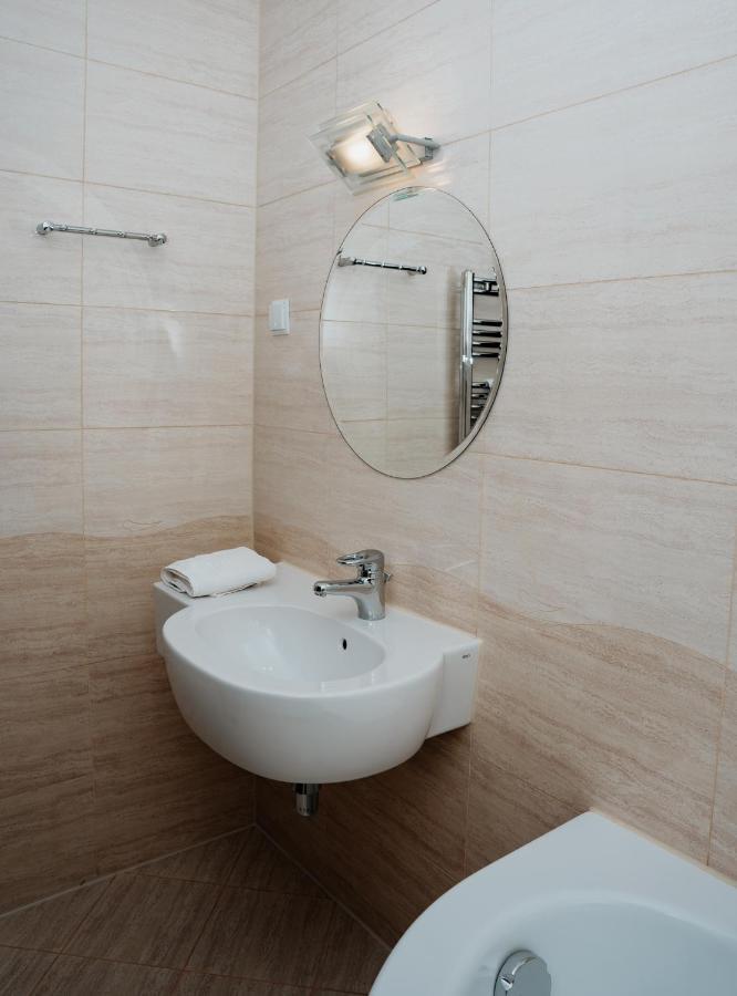 Hotel Resident Nowa Sarzyna Ngoại thất bức ảnh