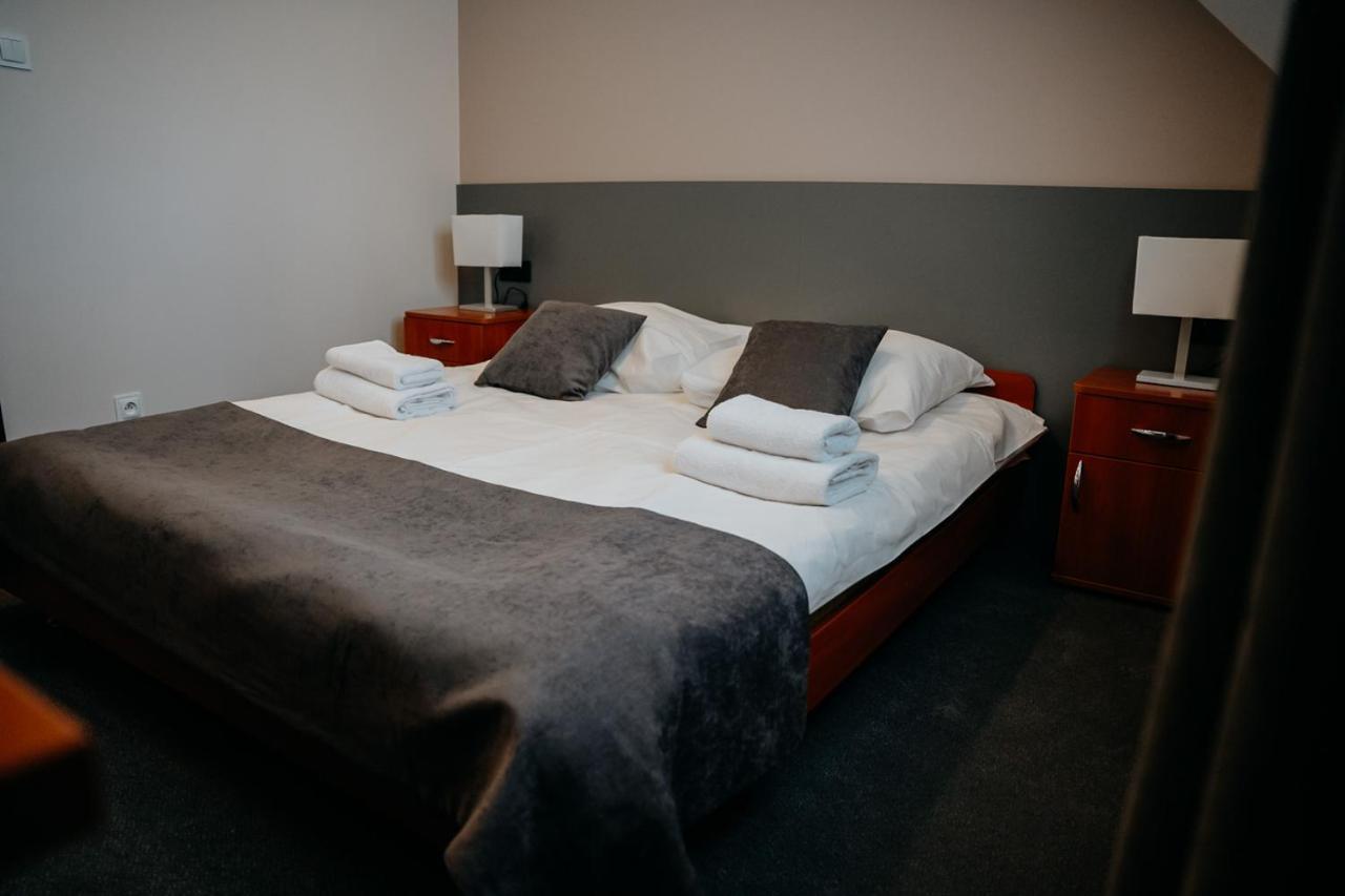 Hotel Resident Nowa Sarzyna Ngoại thất bức ảnh