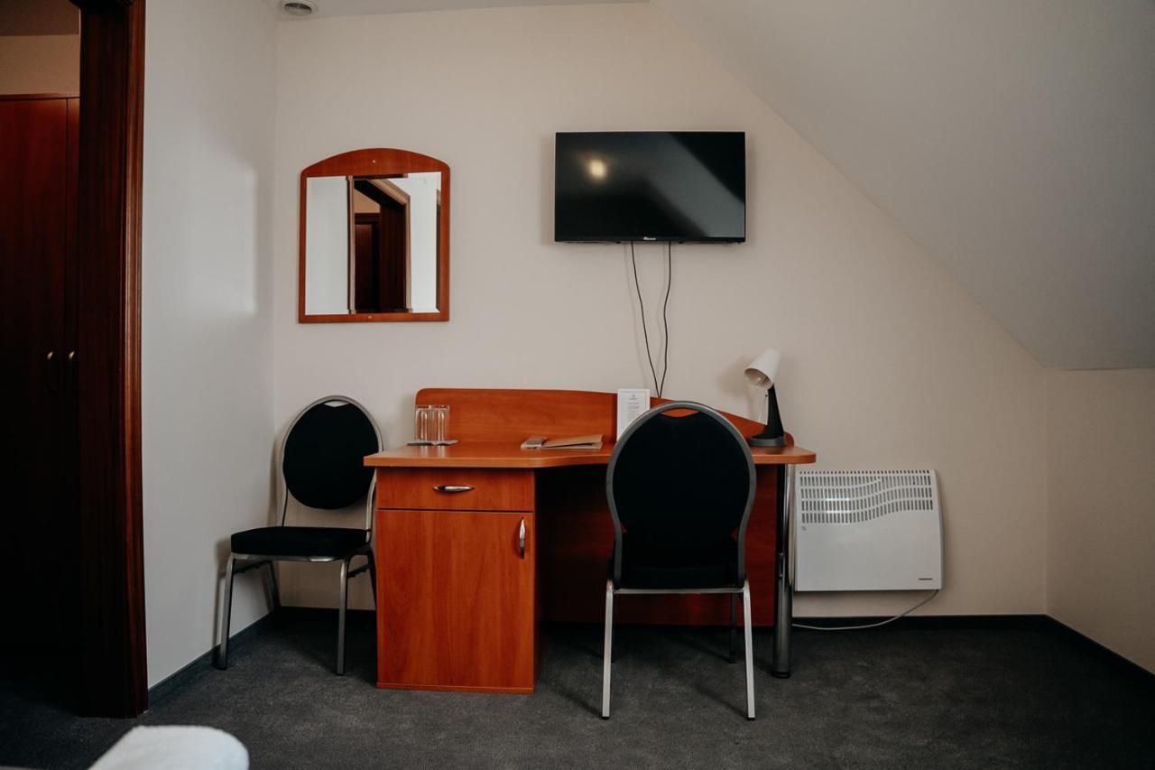 Hotel Resident Nowa Sarzyna Ngoại thất bức ảnh